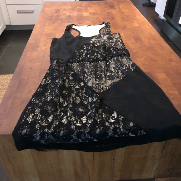 Chic Lace dress - Picture 5 of 8